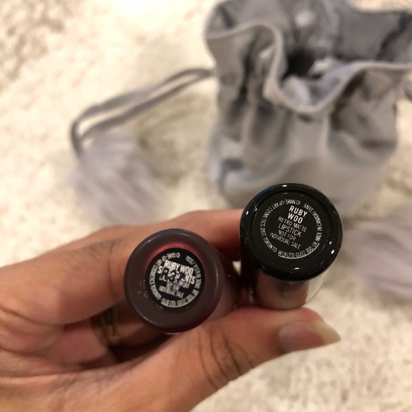 NWT MAC cosmetics snow ball kit in Ruby Woo - Picture 5 of 8